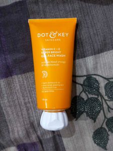 Dot & Key Vitamin C+E Face Wash