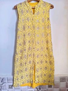 Beautiful Yellow Embroidered Kurta Size Small
