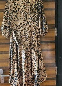 Chic Leopard Print Midi Dress