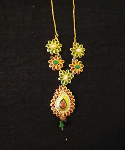 Exquisite Floral Pendant Necklace
