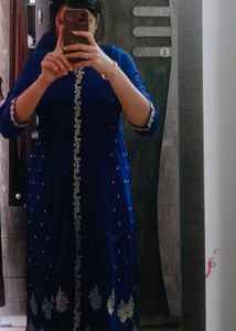Elegant Blue Embroidered Kurta