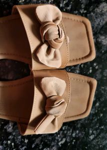 Stylish Beige Bow Slides