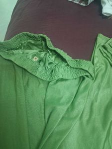 Green legging pants