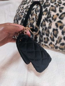 H&amp; M-Black Quilted Velvet Sling Bag