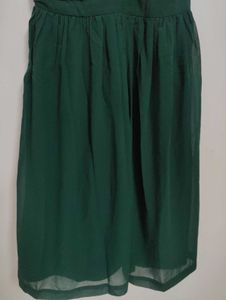 Elegant Emerald Green Criss-Cross Dress