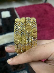 Set of 4 Elegant Gold Bangles