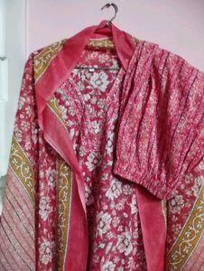 Beautiful Floral Print Kurta Set with Dupatta(new)