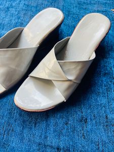 Grey Heels Slippers 🩶