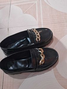 Chic Chain Detail Chunky Loafers