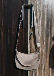 H&amp;m sling bag