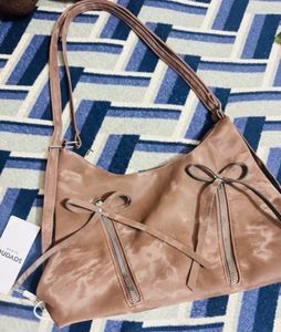 Savana’s Brown Shoulder Bag