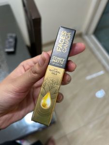 Long-Stay Hydrating Lipstick