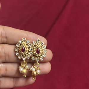 Beautiful Gold Tone Earrings Set