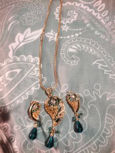 Elegant Gold Pendant Set with Earrings