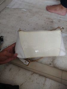 Cream Croc Embossed Shoulder Bag (Pack of 10)