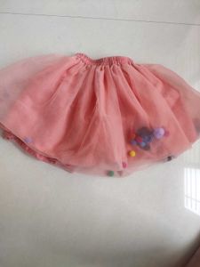 Net pink skirt with pumpum and flower