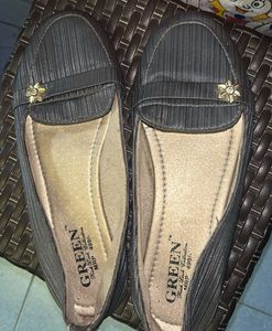 Black Slip-On Flats with Floral Detail- SALE‼️