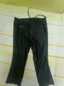 Capri Black Athletic yoga Pants