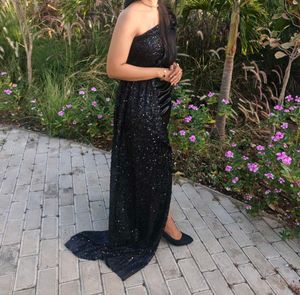 Sparkling Black One-Shoulder Gown
