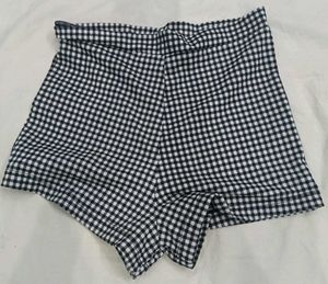 Black &28,30 size 🔥White Gingham Shorts