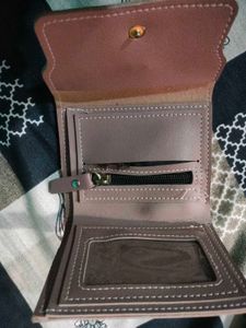 Chic Compact Wallet: Your Everyday Essential