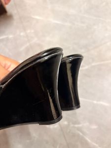 Chic Black wedge Toe Heels