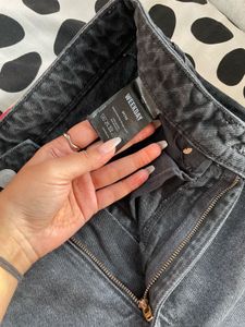 Weekday Shorts