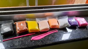 Multi-Color Modeling Clay Set (8pic with tool)
