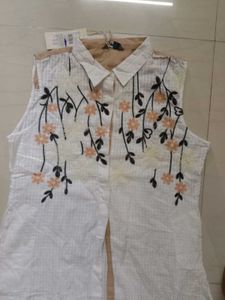 Elegant White Floral Embroidered kurti