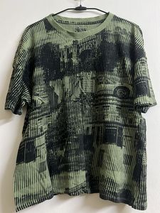 Unique Graphic Print T-Shirt