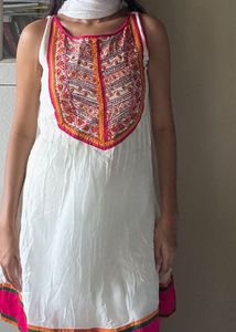 Globle Desi White Kurta with Embroidered Neckline