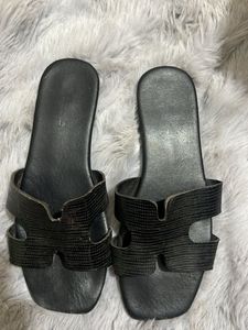 Zudio Black Shiny Flats