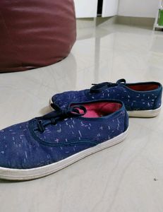 Casual Shoes with 2 pair Of Socks Free