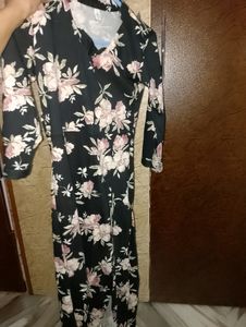 Non Revealing Dresss In Black Printed