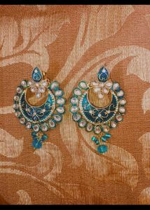 Big combo of 5 Earrings and pendant
