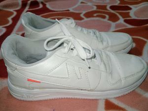 Men White Sneaker Shoes UK 8