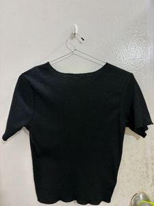 Ribbed Black Cropped Top