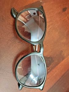 Chic Black Framed Sunglasses