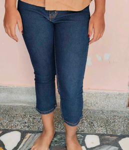 Stretchable Slim Fit Denim Capri Jeans (Size: 28)