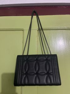 Chic Black Quilted Chain Bag