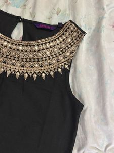 Embellished Black Sleeveless Kurta