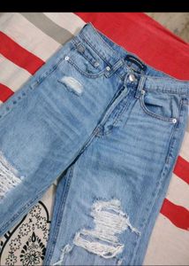 Light Wash Ripped Jeans
