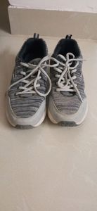 Shoes size 6