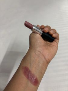 MAC Lipstick shade : Creme in Your Coffee