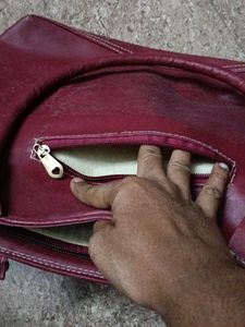 Hand bag, good condition but one zip problem