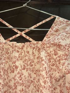 Floral Top🤍🩷