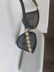 Chic Black &amp; Gold Floral Sunglasses