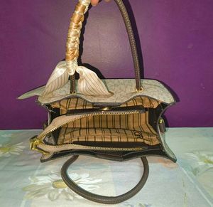 ⚜️ Monogram Handbag with scarf accent ⚜️