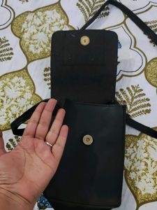 Stylish Black Crossbody Bag with Ring Detail