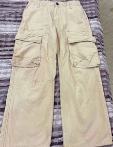 BERSHKA BEIGE CARGO